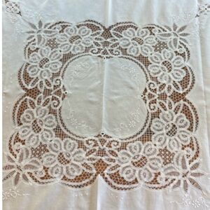 VINTAGE WHITE LINEN & LACE SQUARE TABLE CLOTH 48" X 48" VICTORIAN COTTAGECORE